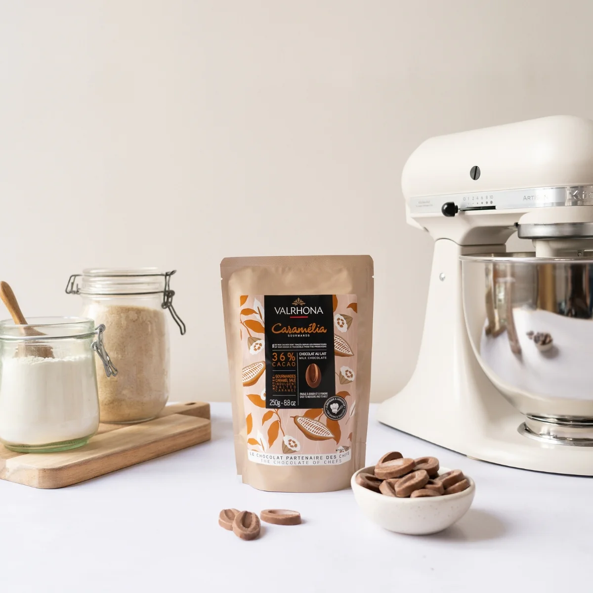 Chocolat au lait pour la pâtisserie Caramélia 36% - 250g - Image 5
