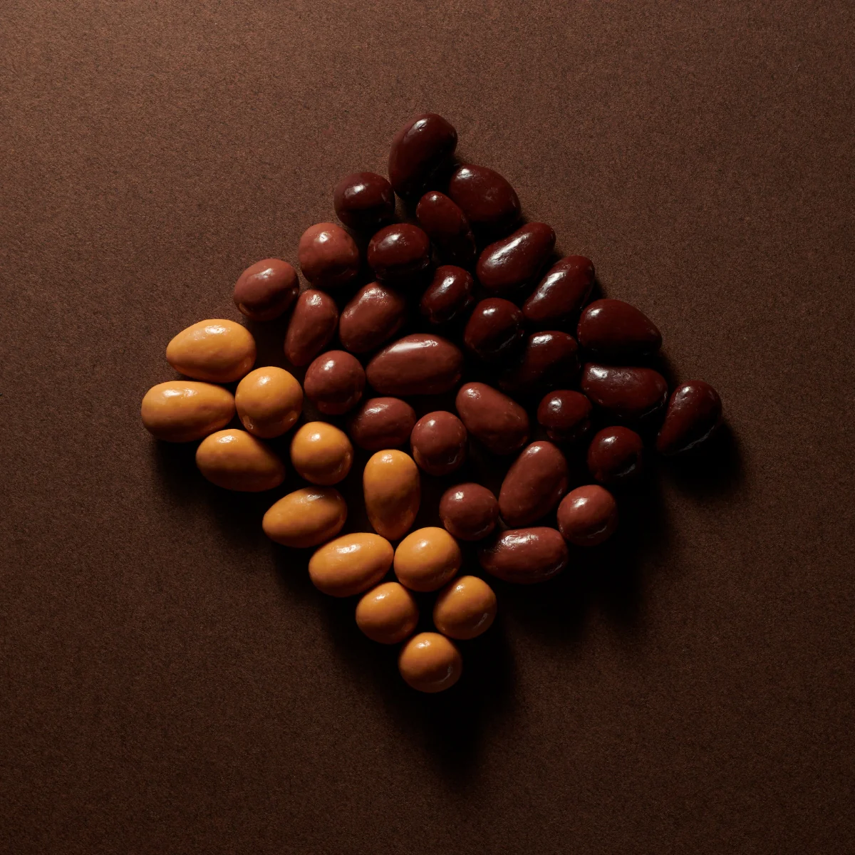 Coffret amandes et noisettes enrobées de chocolat - 300g - Image 3
